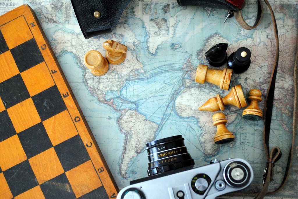 chess, camera, world map-2258804.jpg